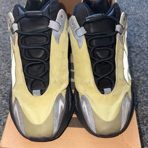 Yeezy 700 Resin -mens size 7